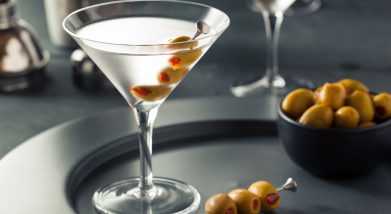 Martini Dry con aceituna rellena Goya