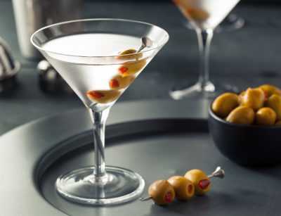 Martini Dry con aceituna rellena Goya