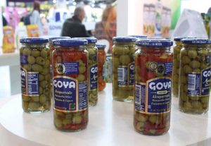 aceitunas goya stand alimentaria