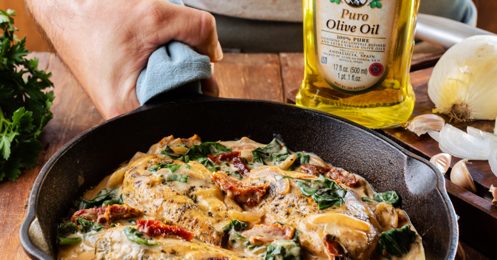 Chicken breast with sun-dried tomato, cheese and spinach sauce